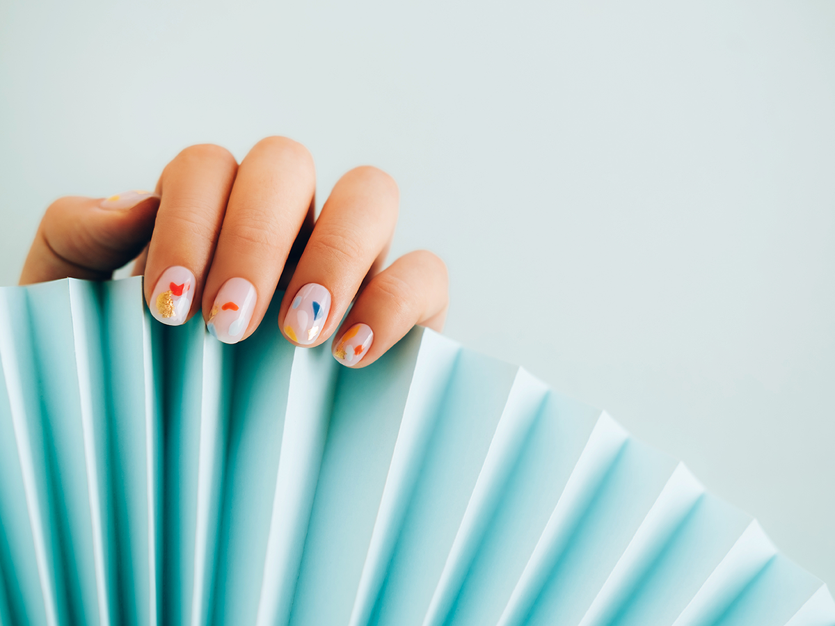 Nail Art: Daisy Nail Art Trend - Easy Nail Art Ideas for Your Summer  Manicures
