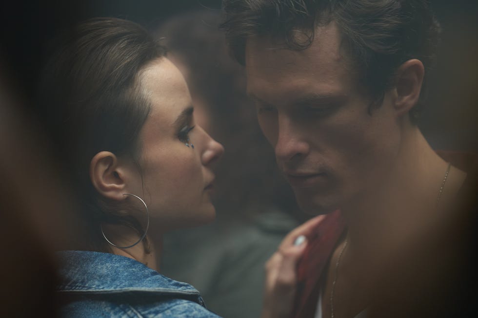 pictured: alina (anna prochniak) and marijonas (arnas fedaravicius
