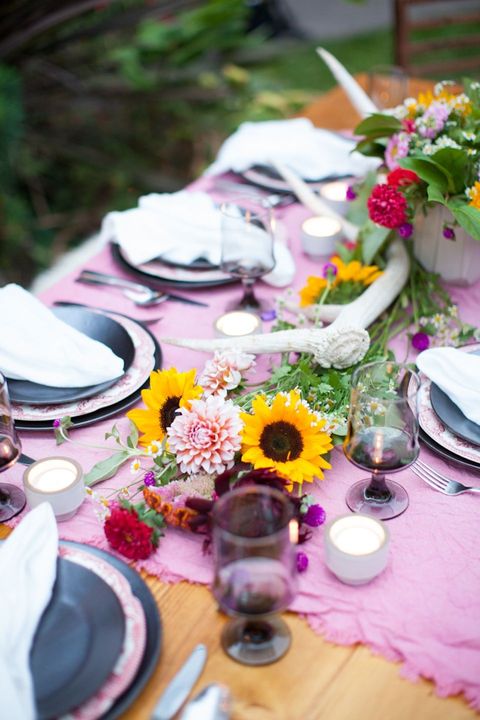 Pink, Purple, Table, Flower, Tableware, Event, Textile, Plant, Rehearsal dinner, Drinkware, 