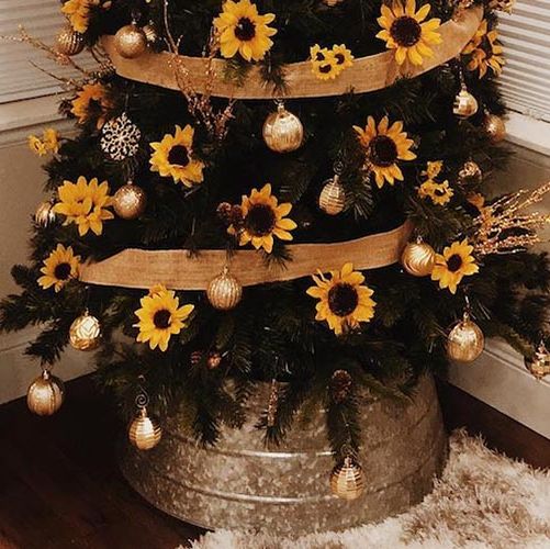Christmas decoration, Tree, Room, Plant, Interior design, Table, Flower, Interior design, Christmas, 