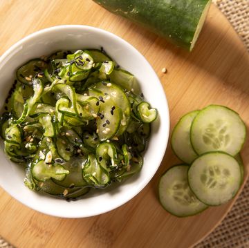 sunomono japanese cucumber salad with sesame seeds