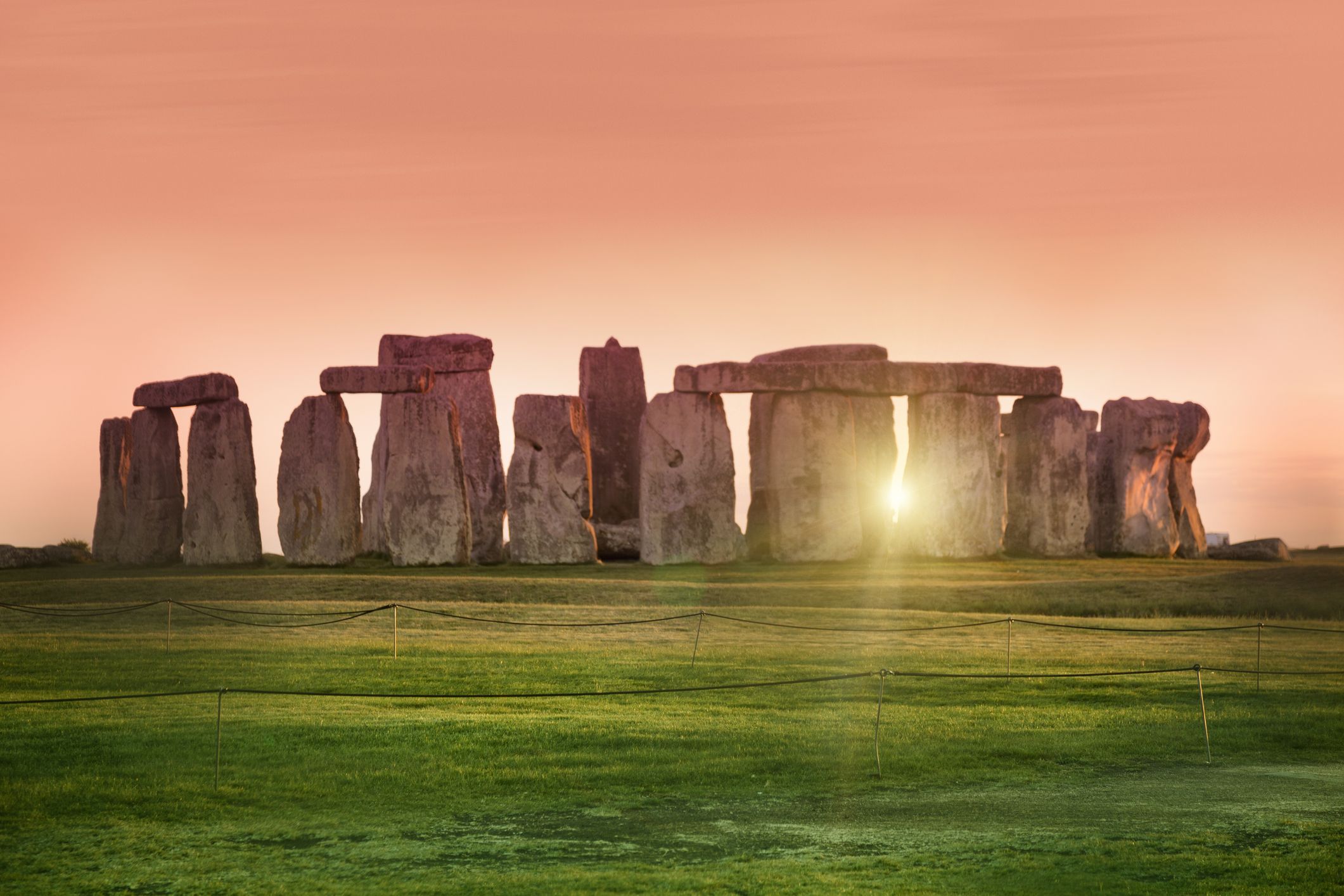 stonehenge summer solstice alignment