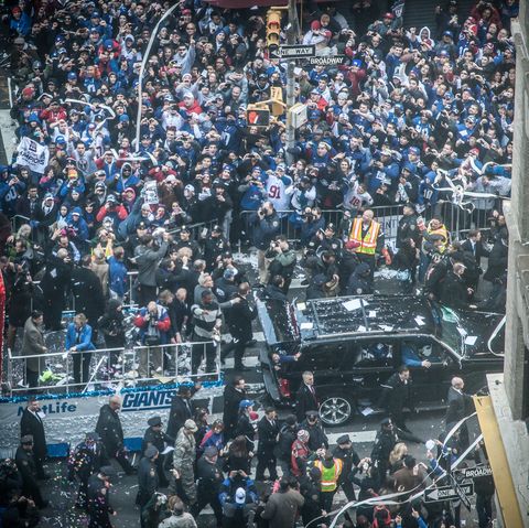 new york, ny   february 07, 2012   ny giants fans react to eli manning with lombardi trophy during the ticker tape parade celebrating super bowl victory