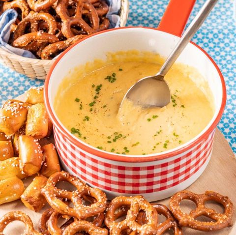 super bowl dips beer cheese dip with pretzels