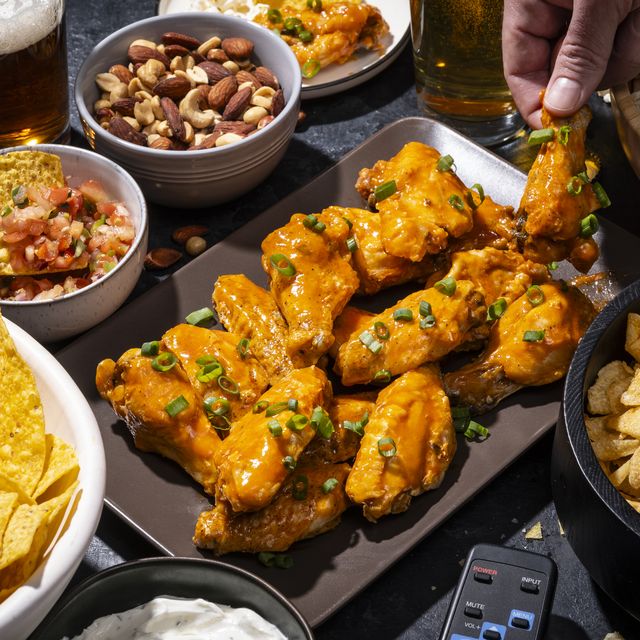 how to host a super bowl party
