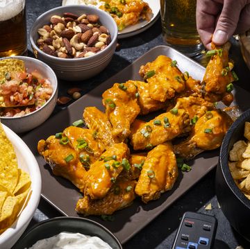 how to host a super bowl party