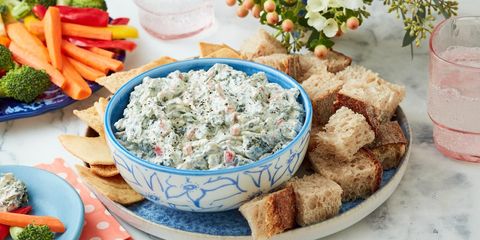 spinach dip with bread cubes