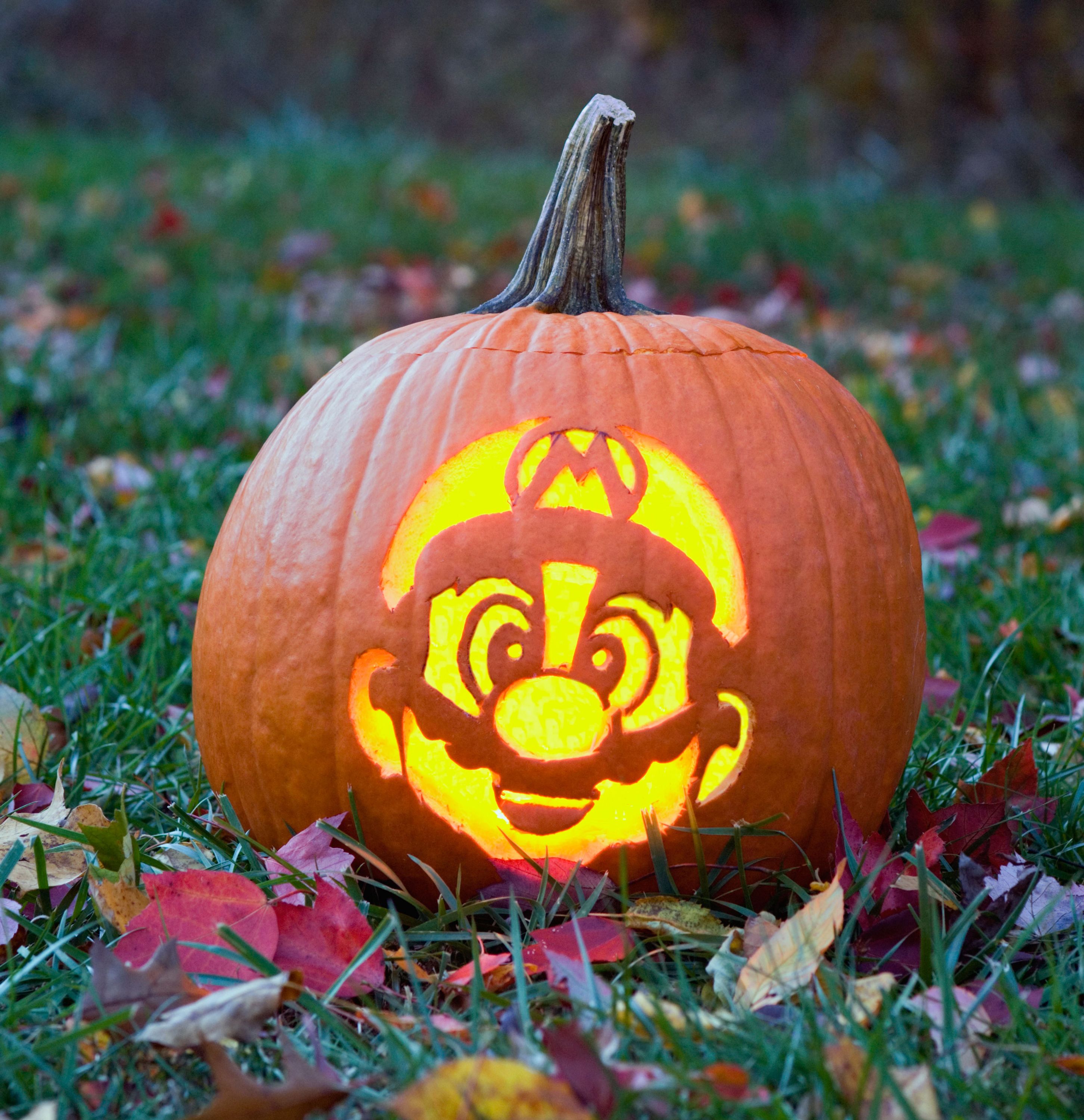 8-bit-mario-pumpkin-stencil