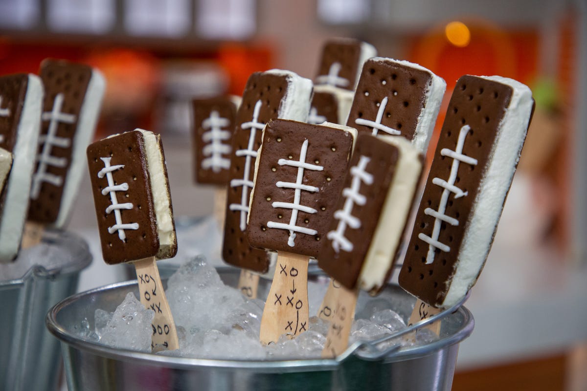 Super Bowl Party Ideas: Tips for Covid-Safe Food, Games, Decor – Rolling  Stone