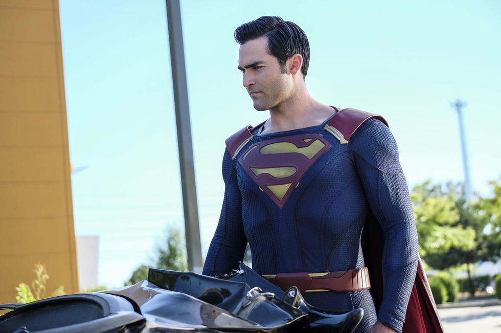 Superman & Lois reveals first look at Tyler Hoechlin's new