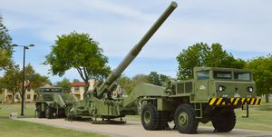 Mode of transport, Vehicle, Military vehicle, Self-propelled artillery, Transport, Military, Missile, Cannon, Combat vehicle, Grass, 