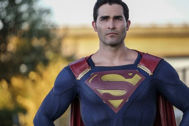 tyler hoechlin and elizabeth tulloch in superman and lois