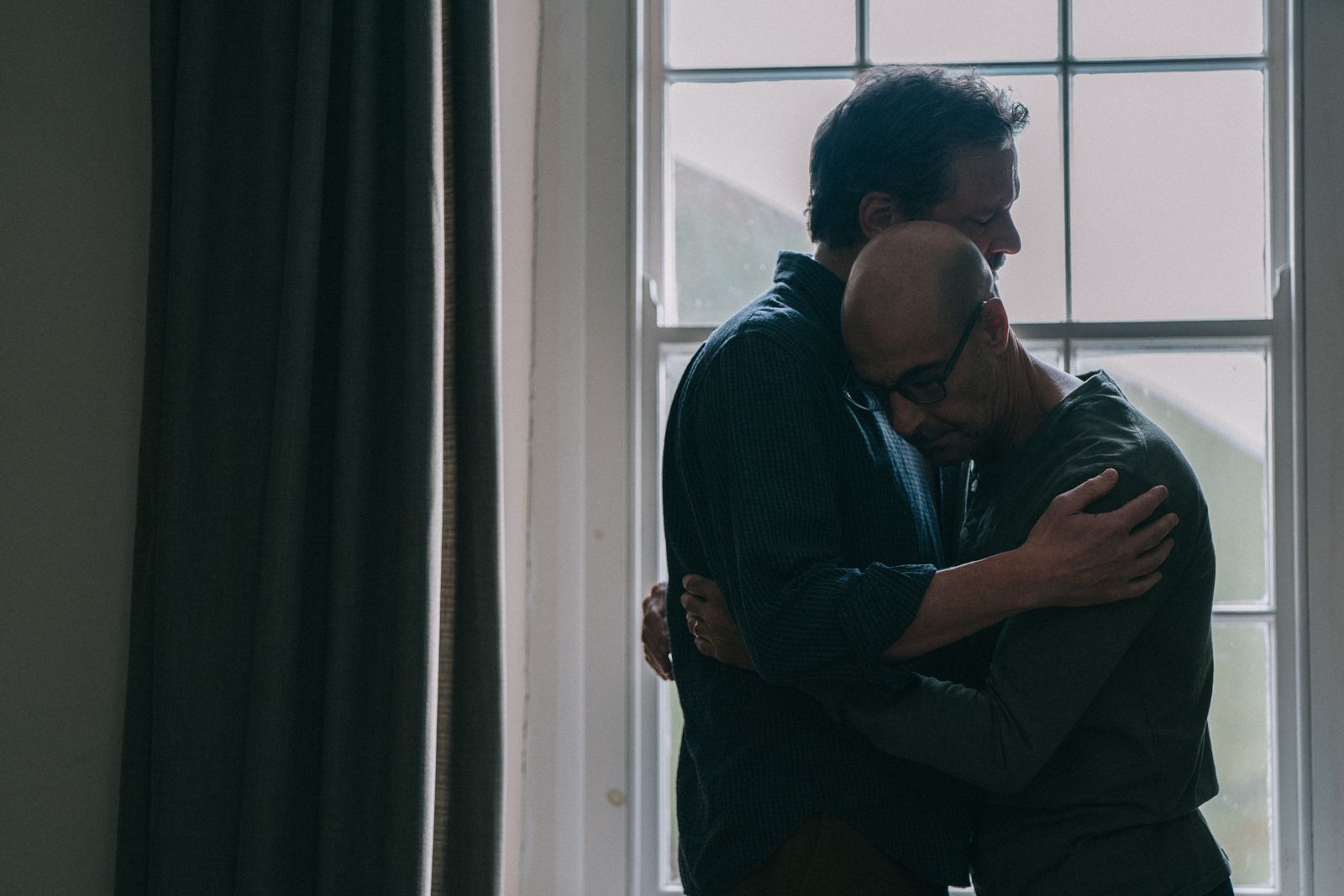 Разрушительный гей-роман Стэнли Туччи и Колина Ферта теперь на Netflix