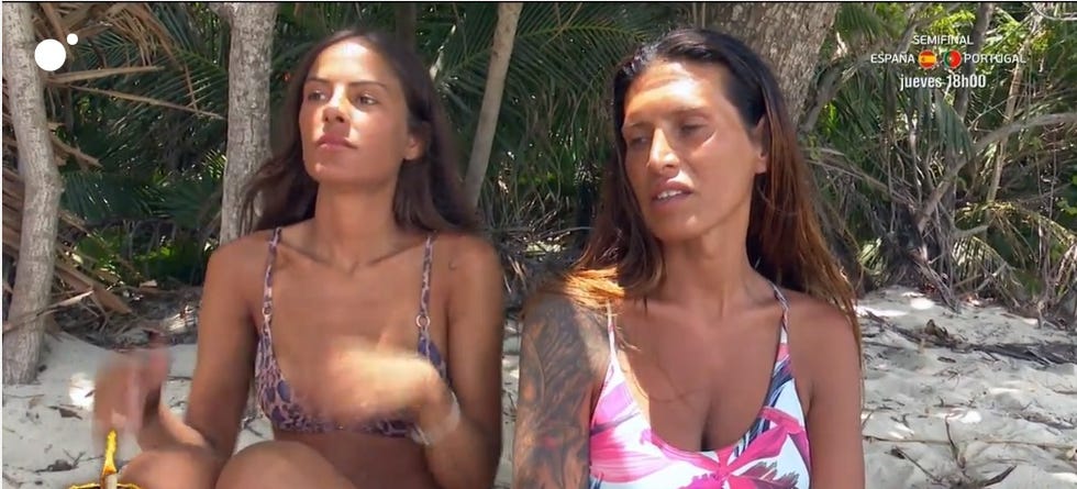 lara sajen entre lágrimas recuerda a sus seres queridos