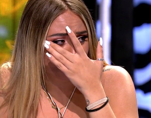rocío flores entre lágrimas