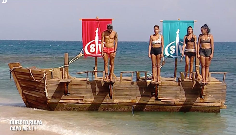 Water transportation, Vacation, Vehicle, Water, Leisure, Summer, Fun, Boat, Sea, Tourism, 
