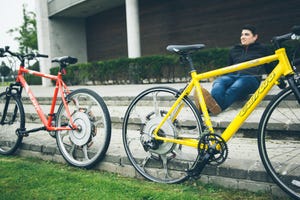 super wheel rueda de bicicleta que se mueve gracias al peso del ciclista