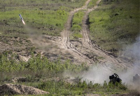 president poroshenko visits testing grounds as ukrainian military test javelin missile systems