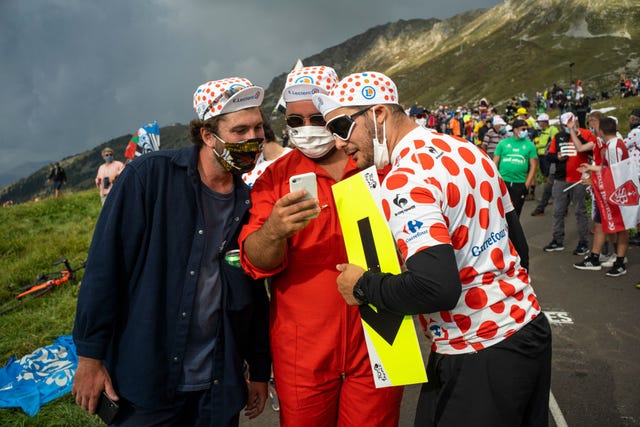 tour de france fever of cycling fans amid coronavirus