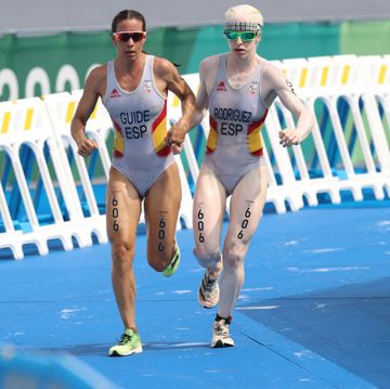 las triatletas susana rodríguez y sara loehr en la prueba olímpica de tokio
