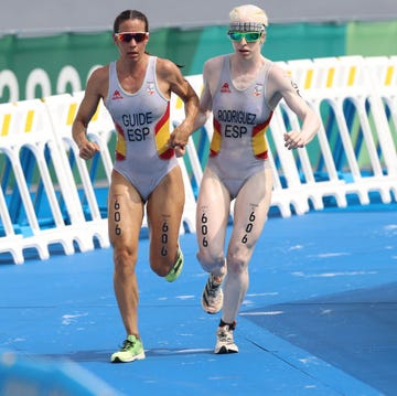 Las triatletas Susana Rodríguez y Sara Loehr las triatletas susana rodríguez y sara loehr en la prueba olímpica de tokio