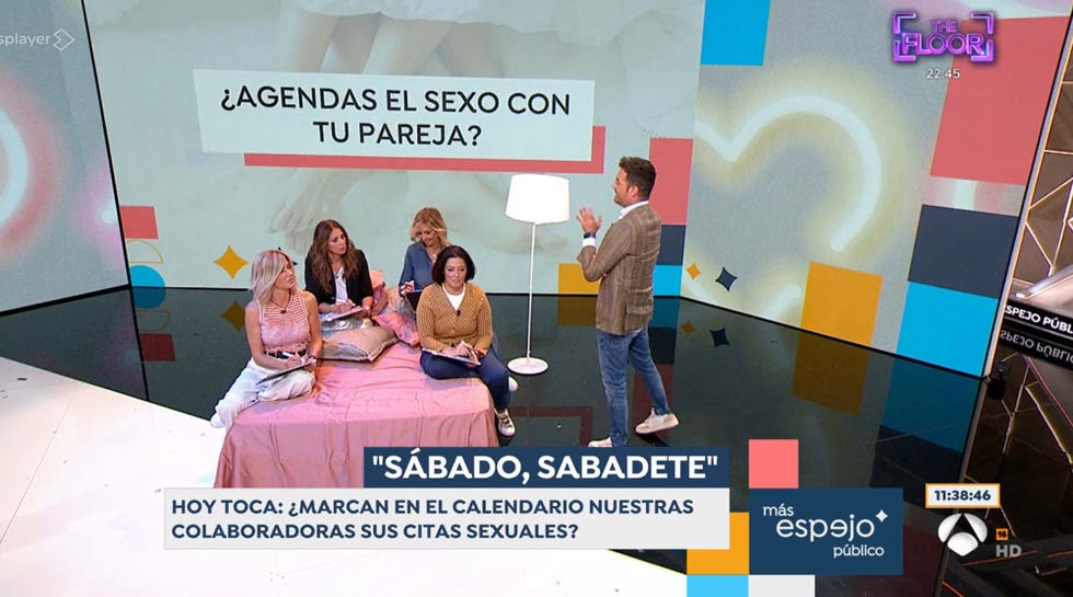 susanna griso en su programa de antena 3 con sus colaboradores