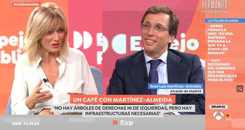 la presentadora y el alcalde de madrid en el plato de antena 3
