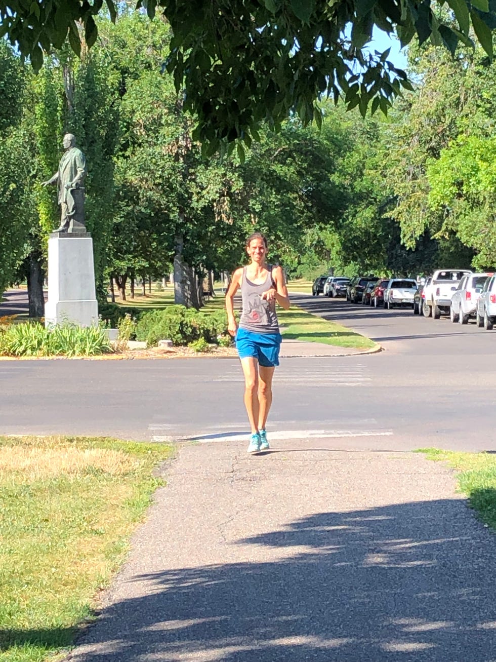 Asphalt, Summer, Woody plant, Sculpture, Active shorts, Park, Sidewalk, Running, Memorial, Monument, 