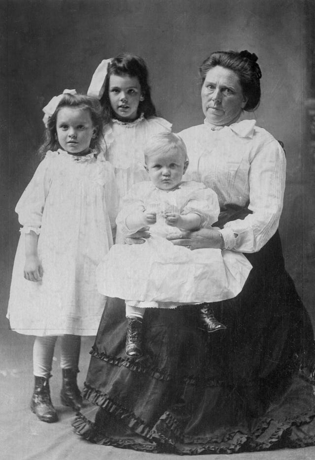 Belle Gunness Biography Serial Killer Facts Life And Victims