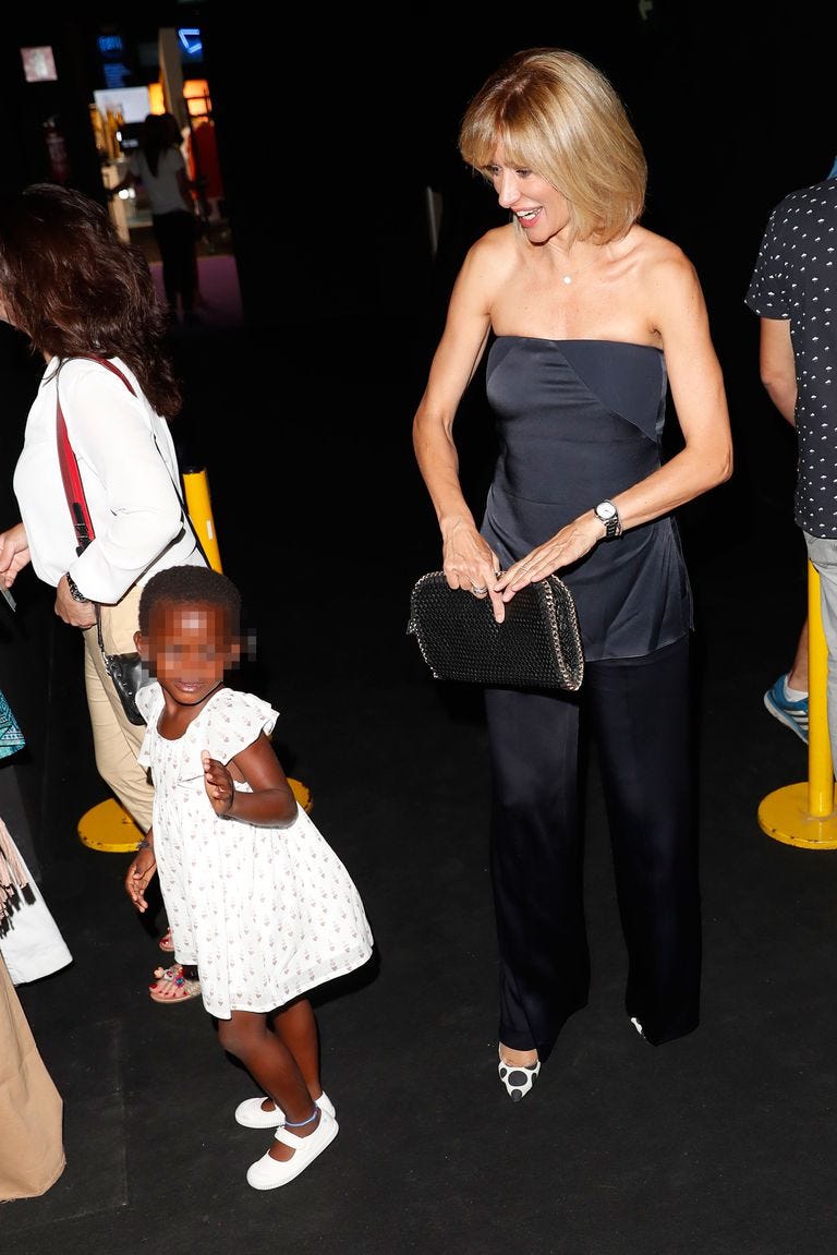 Susanna Griso y su hija Dorcette durante la Fashion Week de Madrid