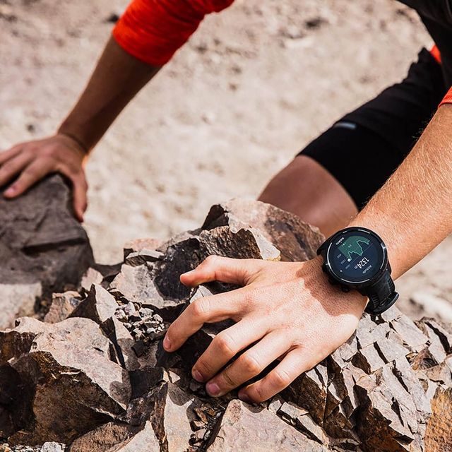 Suunto 9 Peak is a light, thin sports watch that charges really