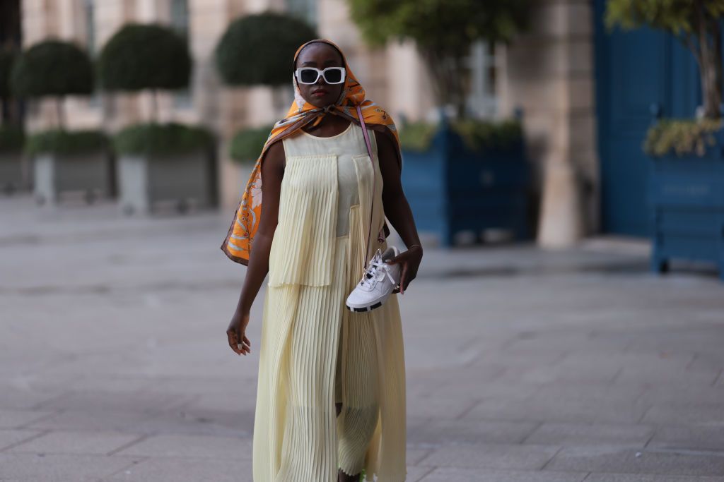 7 Super-Cute White Sneaker and Dress Combos for Your Next Outing