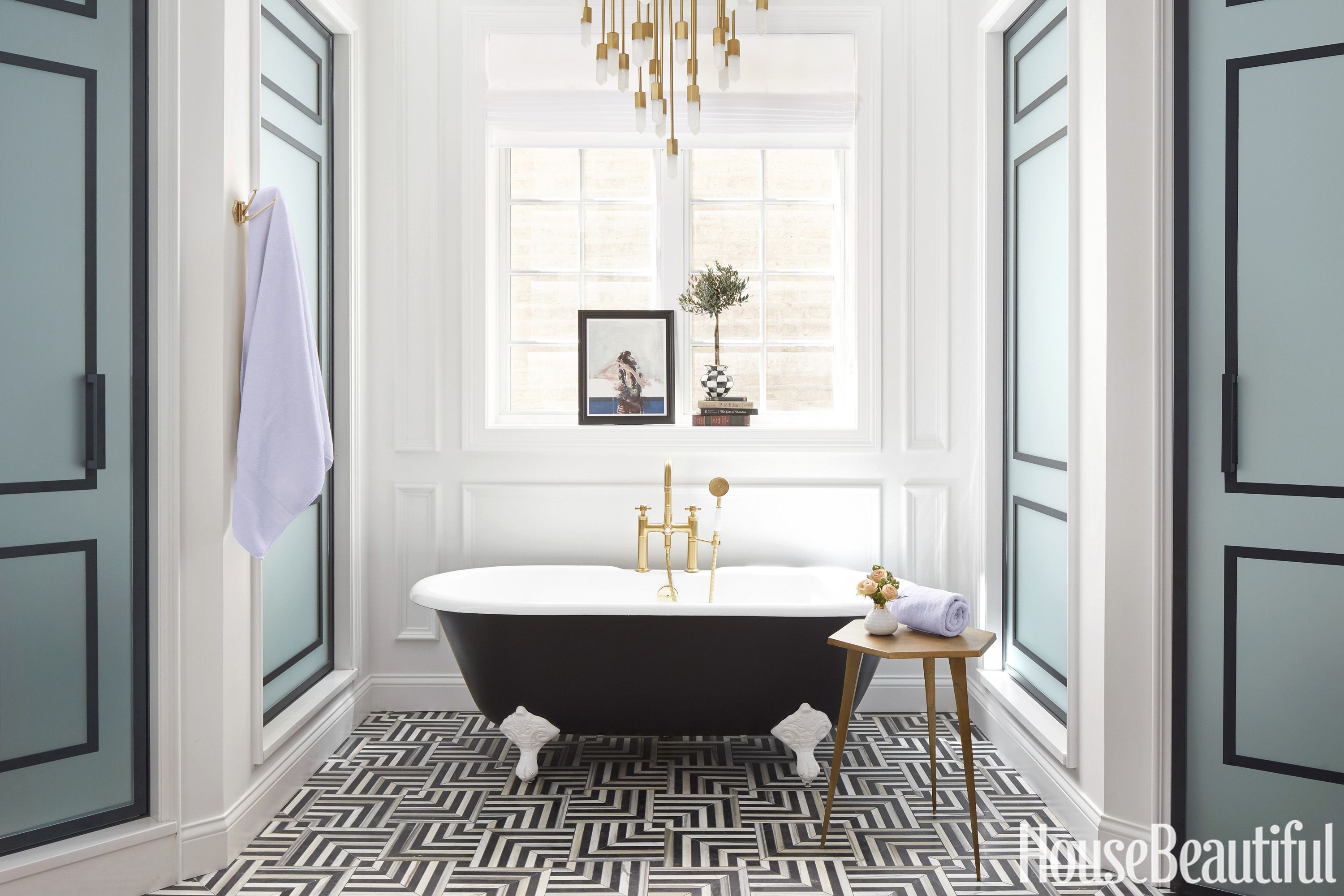 This Black and White Bathroom Is a Geometric Showstopper - This 