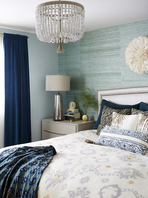 Bedroom, Room, Furniture, Bed, Interior design, Bedding, Curtain, Lampshade, Wall, Lighting, 