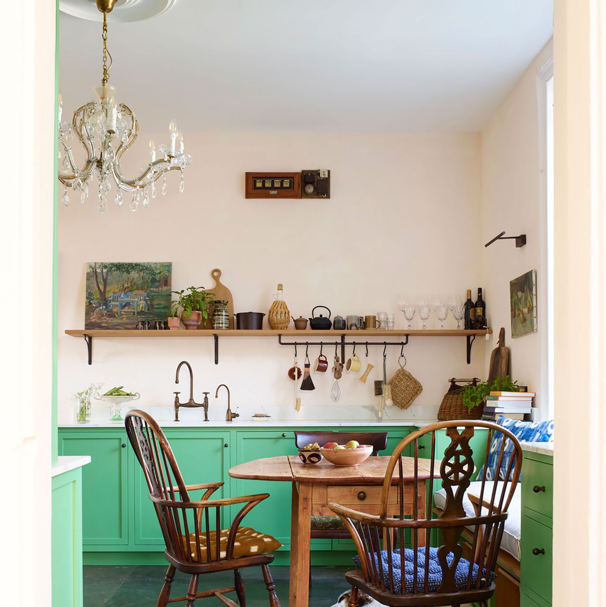 18 Ways to Decorate With Mint Green in the Kitchen