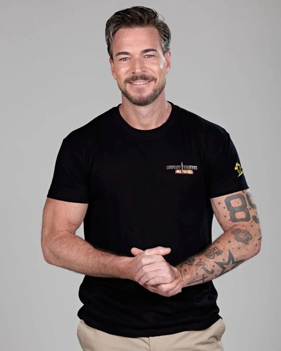tony spina en el posado oficial de 'supervivientes all stars 2025'