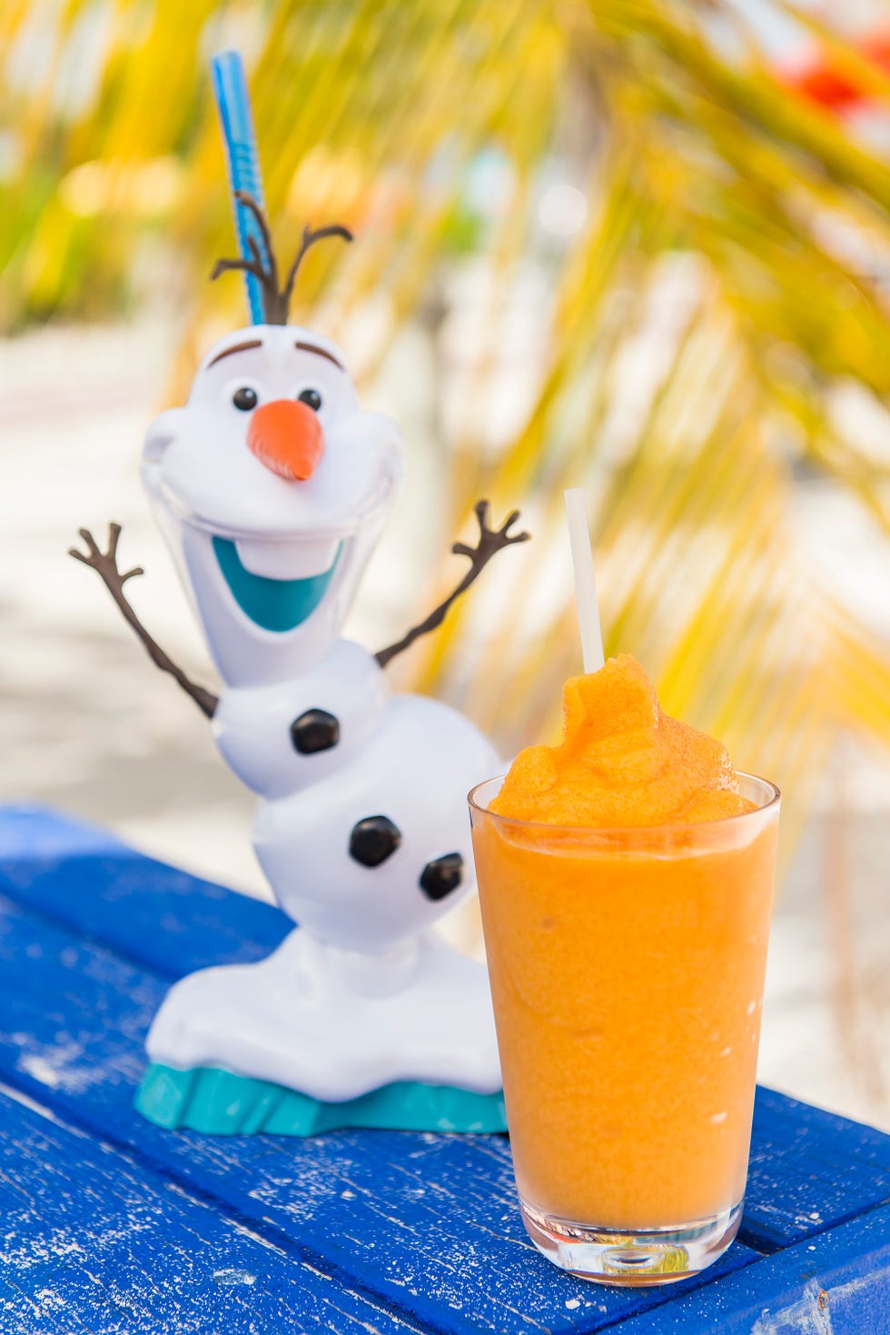 Food, Milkshake, Drink, Cocktail garnish, Cream, Cuisine, Dessert, Smoothie, Fizz, Non-alcoholic beverage, 