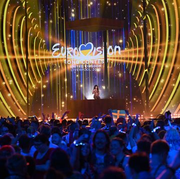 zangeres op podium eurovisie songfestival 2023