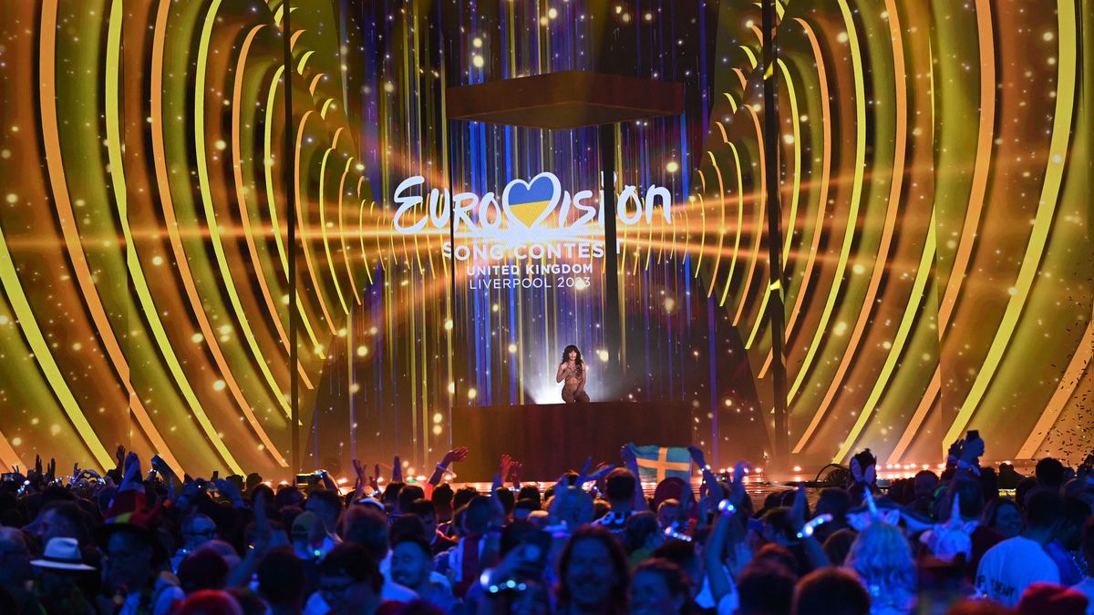 preview for 16 looks eurovisivos de España