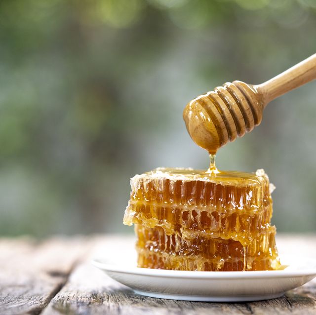 sweet honeycomb and wooden dipper