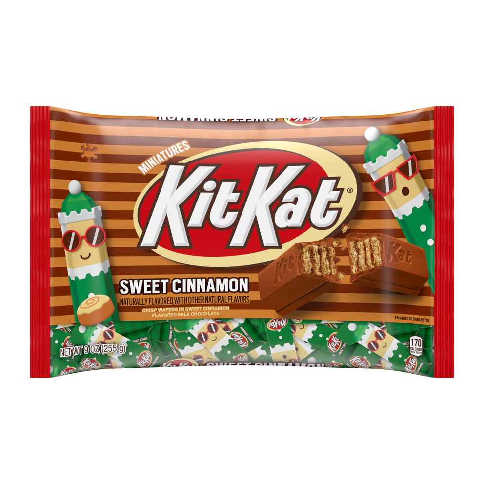 Green, Confectionery, Chocolate, Fictional character, Sweetness, Dessert, Christmas, Finger food, Junk food, Santa claus, 
