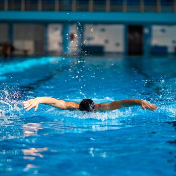 Nuoto in piscina nuoto in piscina