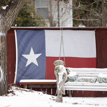 texas struggles with unprecedented cold and power outages