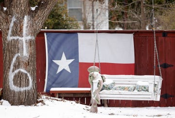 texas struggles with unprecedented cold and power outages