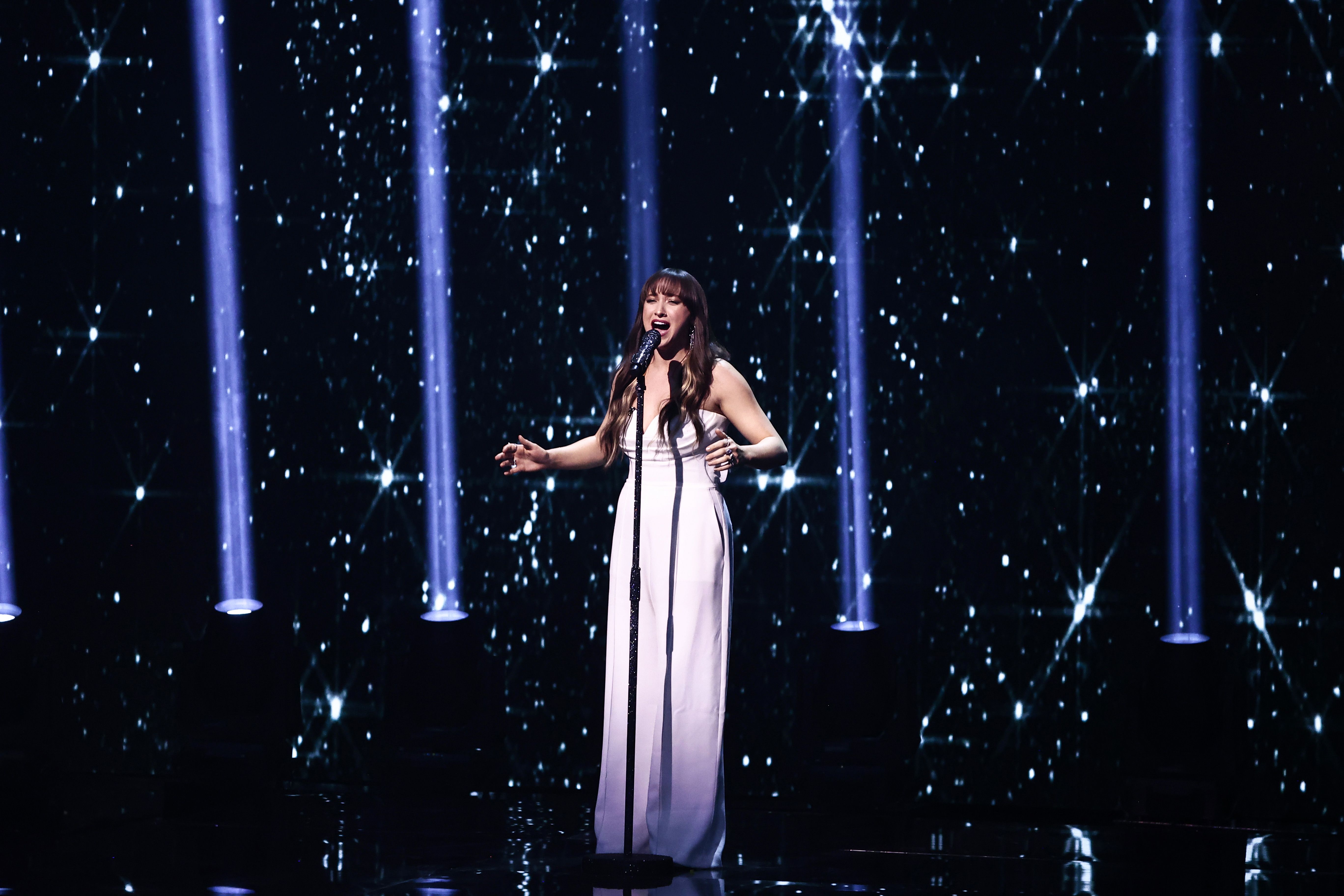 年末のプロモーション大特価！ Britain's Got Talent winner Sydnie Christmas responds to 洋書