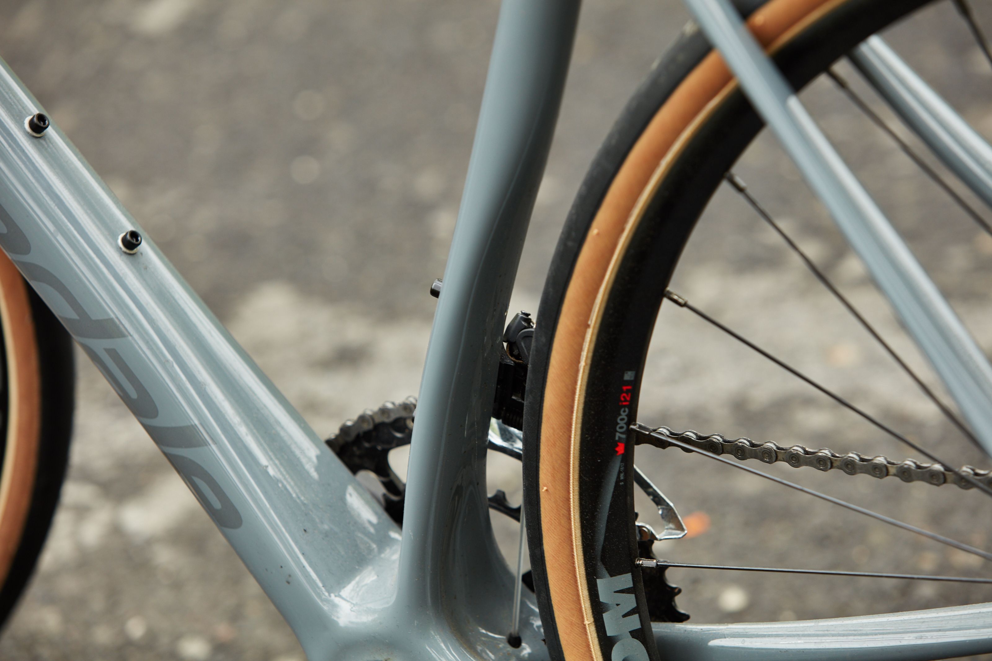 Bicycle wheel, Bicycle part, Bicycle tire, Bicycle, Spoke, Bicycle frame, Bicycle drivetrain part, Vehicle, Wheel, Hybrid bicycle, 