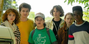 stranger things l to r natalia dyer as nancy wheeler, joe keery as steve harrington, gaten matarazzo as dustin henderson, maya hawke as robin buckley, sadie sink as max mayfield, and caleb mclaughlin as lucas sinclair in stranger things cr tina rowdennetflix © 2022