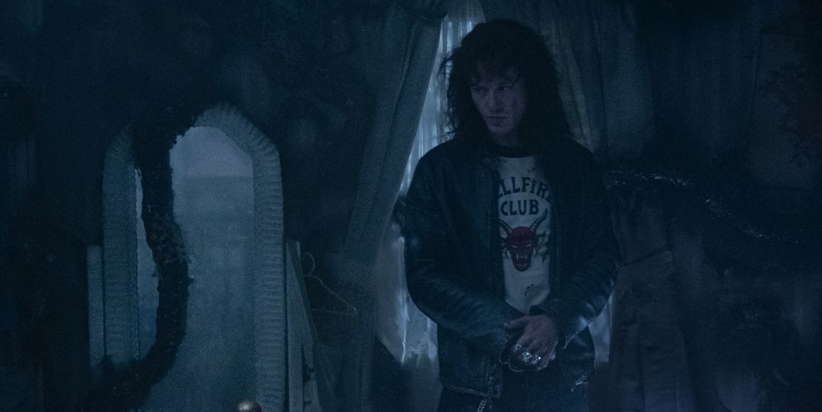 Joseph Quinn "Practiced Manically" to Play Guitar as Eddie on “Stranger Things 4”