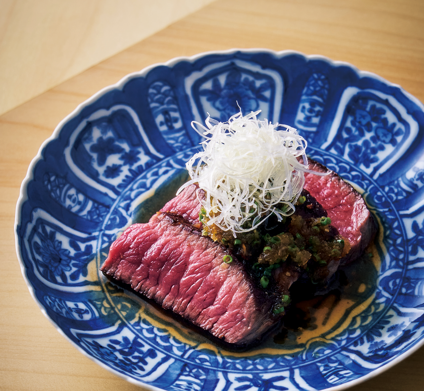 赤身肉のグリル 香味たれ | ELLE gourmet [エル・グルメ]