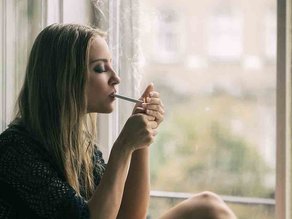Mujer fumando